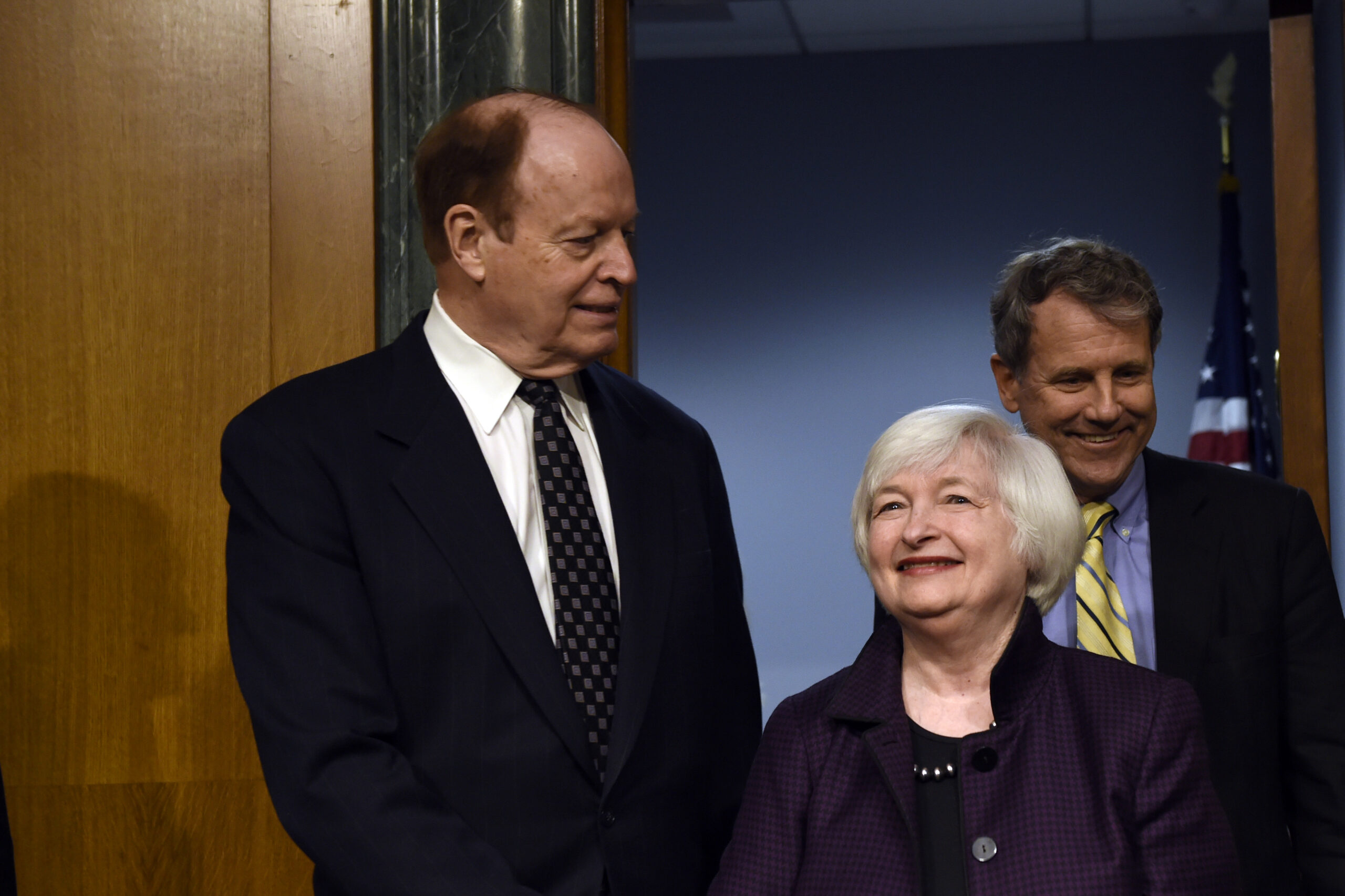 Top Senate lawmaker moves toward Fed reforms