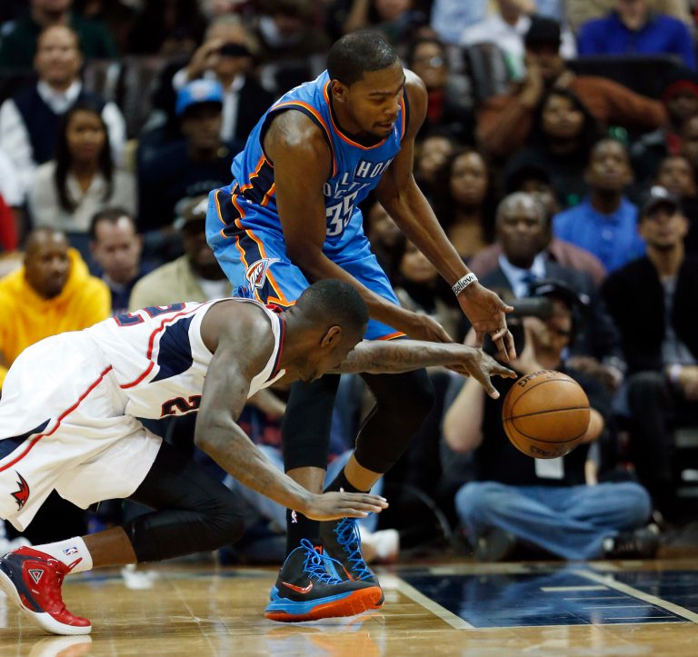   Atlanta Hawks shooting guard Anthony Morrow (22) and Oklahoma City Thunder small forward Kevin Durant (35) battle for a loose ball n the first half of an NBA basketball game on Wednesday, Dec. 19, 2012, in Atlanta. (AP Photo/John Bazemore)  