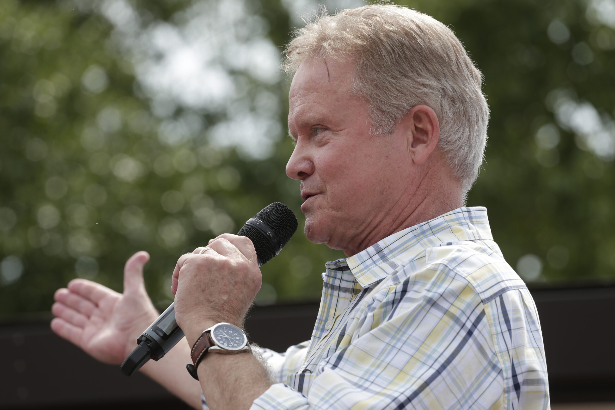 Webb protests Dems’ Hillary favoritism