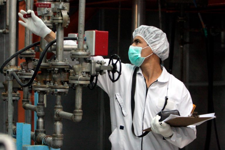 An technician works at the Uranium Conversion Facility just outside the city of Isfahan, 255 miles south of Tehran, Iran, Saturday, Feb. 3, 2007. (AP File)