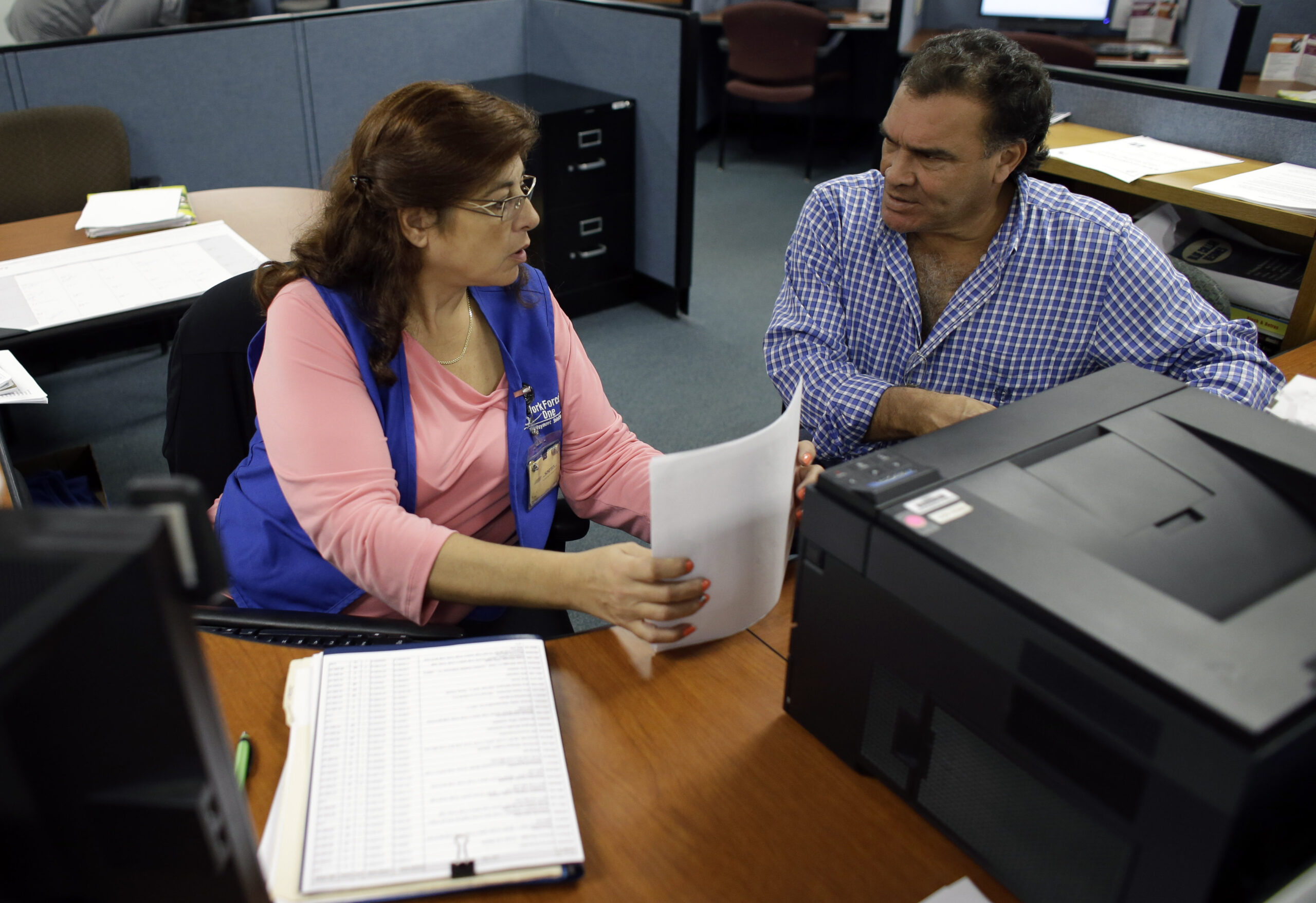 Applications for jobless benefits rise to 339,000
