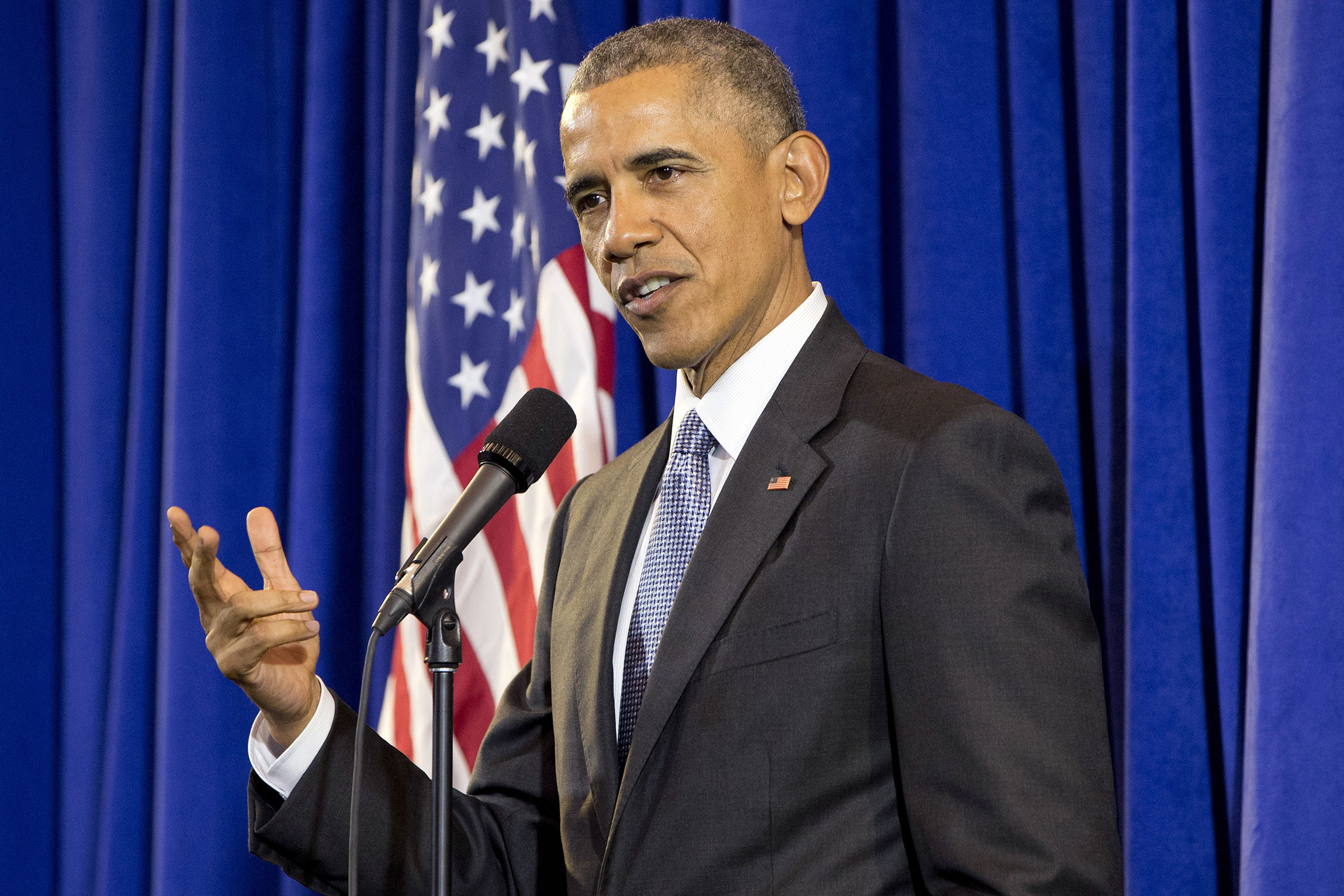 White House: Obama has no insight into Clinton emails