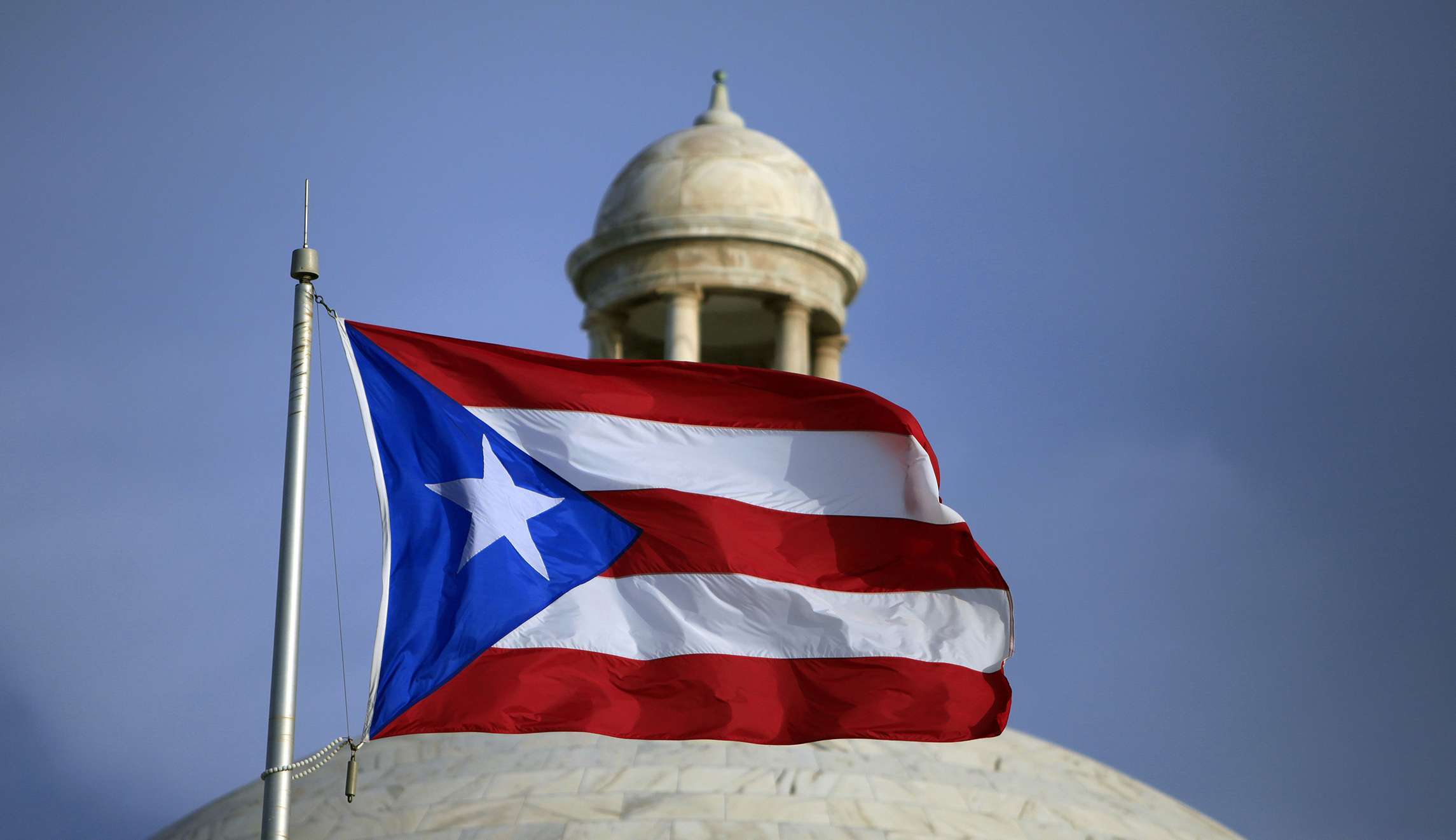 Federal judge says hedge funds can sue over Puerto Rico debt