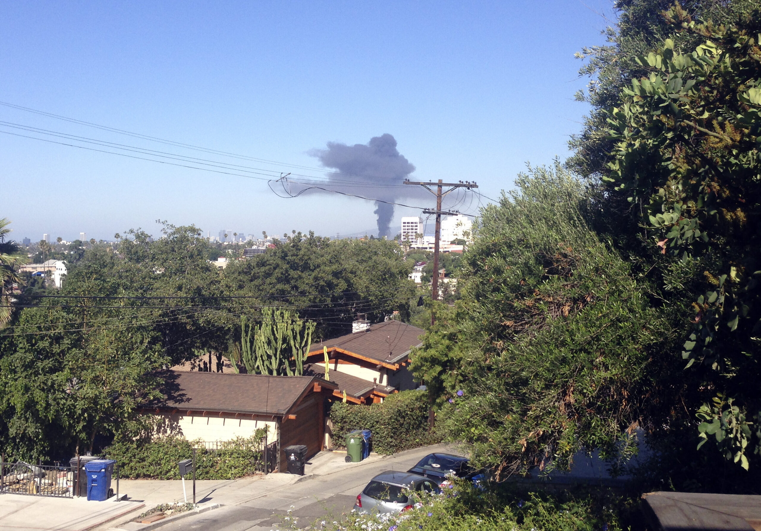 Fire ravages industrial building in Hollywood