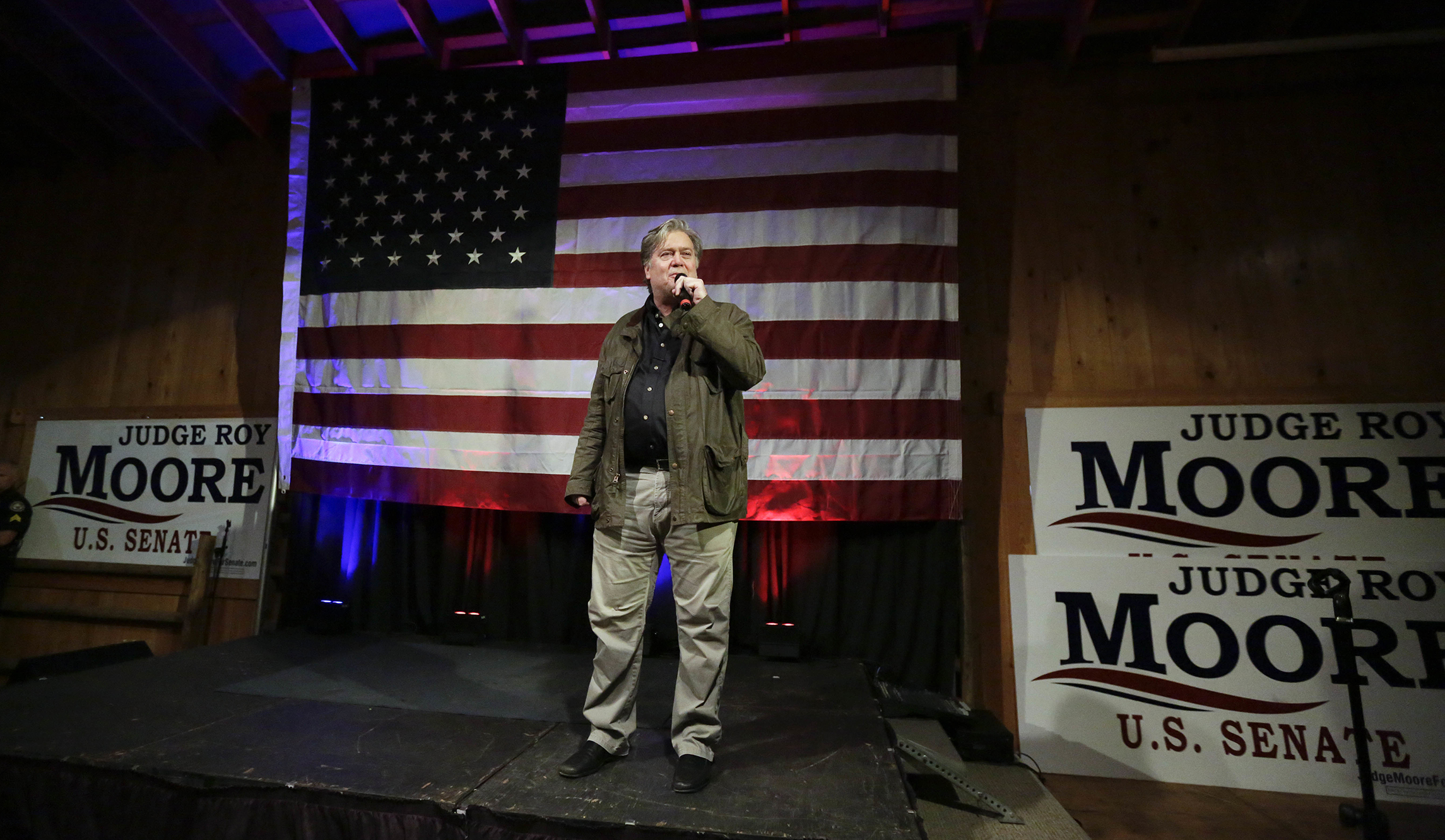 Wall Street Journal: Steve Bannon ‘obvious loser’ in Roy Moore scandal