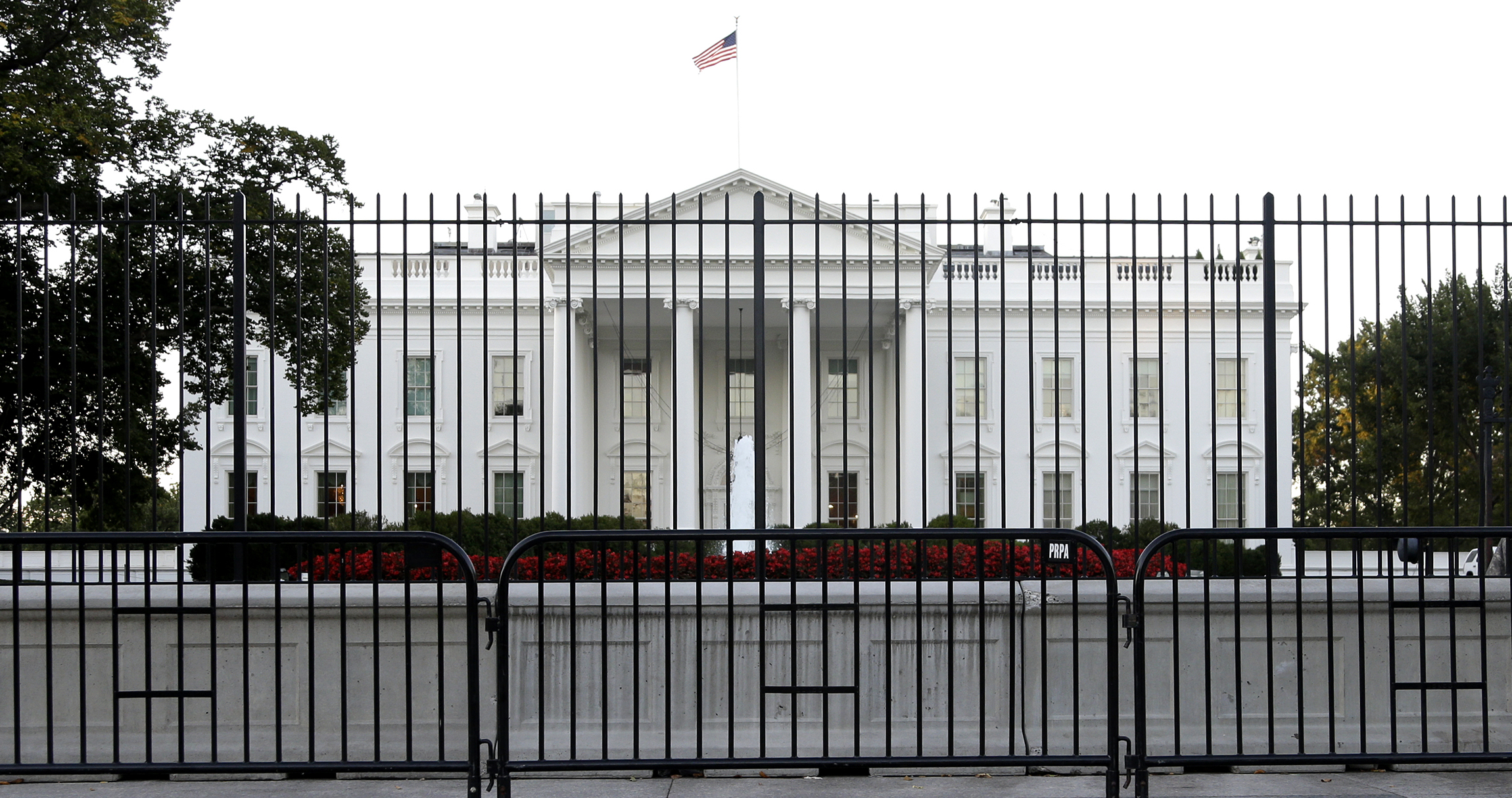 Trump commends Secret Service after intruder breaches White House grounds