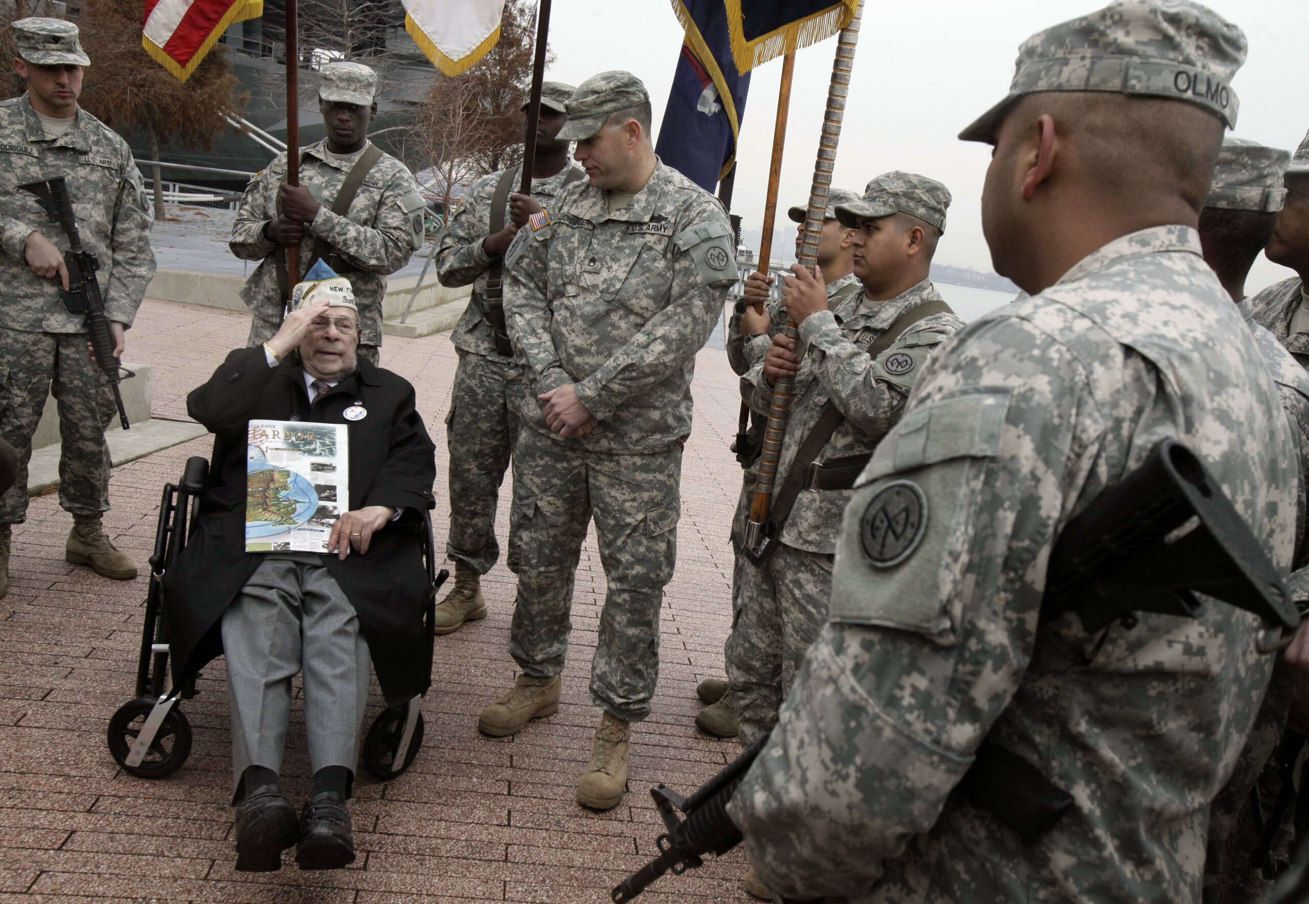 Crowds, vets recall deadly attack on Pearl Harbor