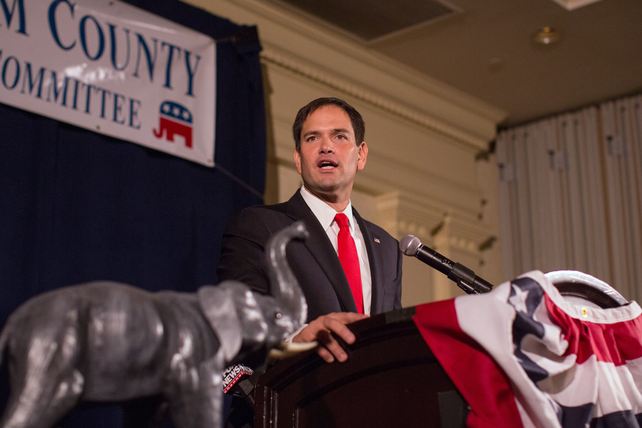 Rubio stumps for Scott Brown