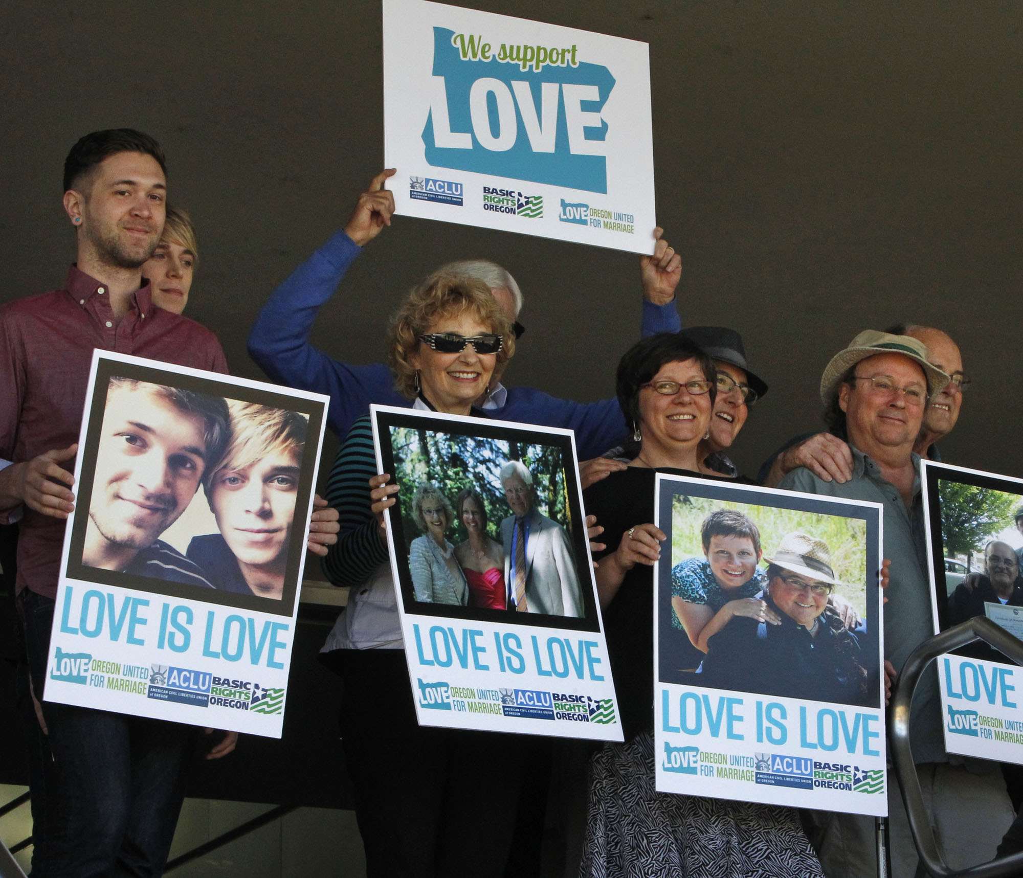Judge strikes down Oregon gay marriage ban