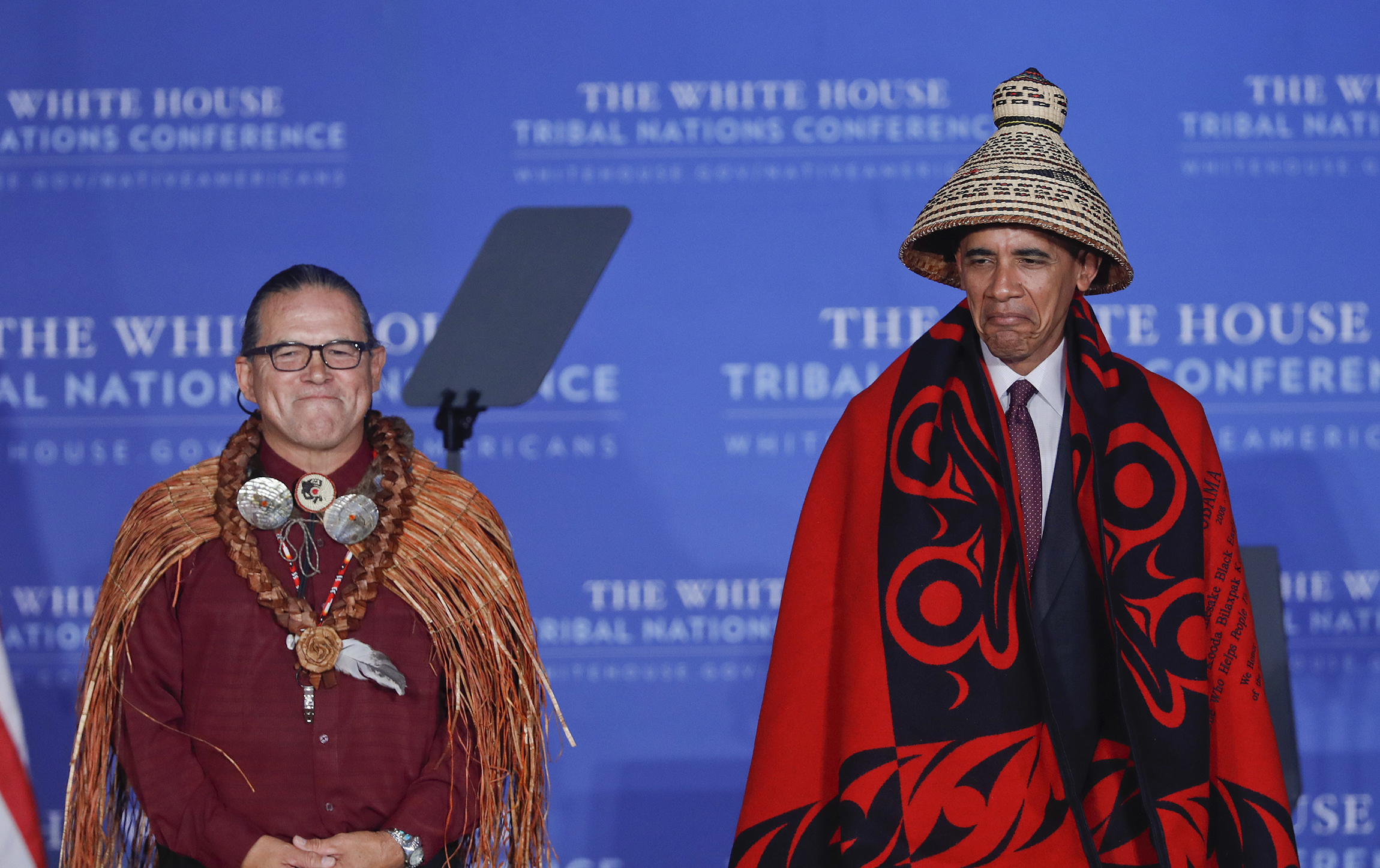PHOTOS: Obama dressed in blanket and hat at Native American conference