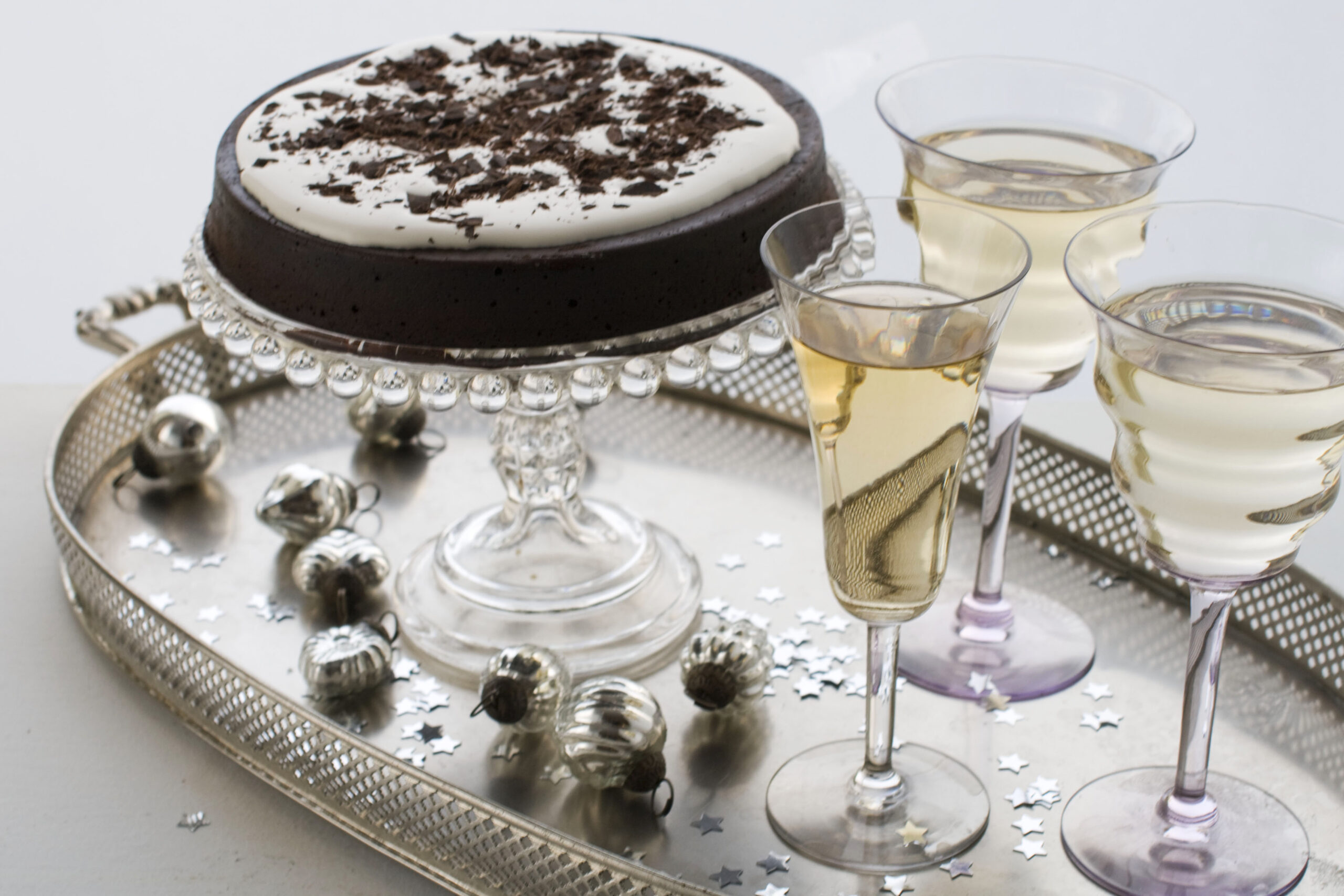 A flourless chocolate cake sets a decadent mood