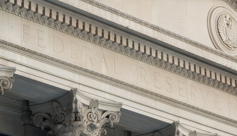 Economic growth projected to slip well below 3 percent this quarter