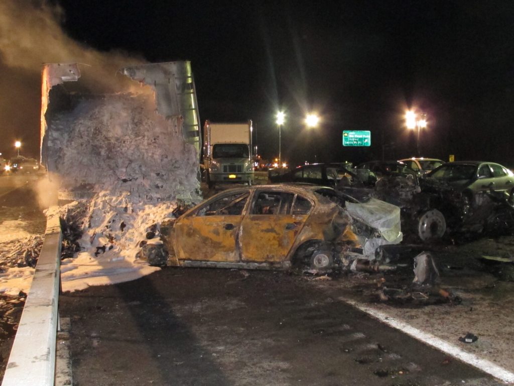 All lanes reopen on NY road after auto crashes