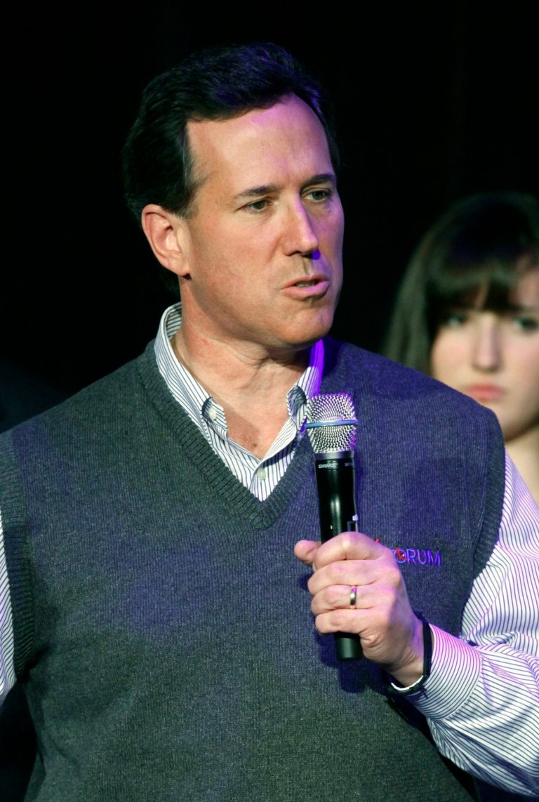 Santorum makes blue-collar pitch in Arizona