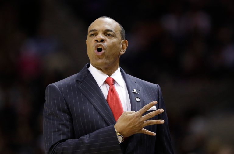   Memphis Grizzlies coach Lionel Hollins calls a play during the first quarter of an NBA basketball game against the San Antonio Spurs, Saturday, Dec. 1, 2012, in San Antonio. (AP Photo/Eric Gay)  