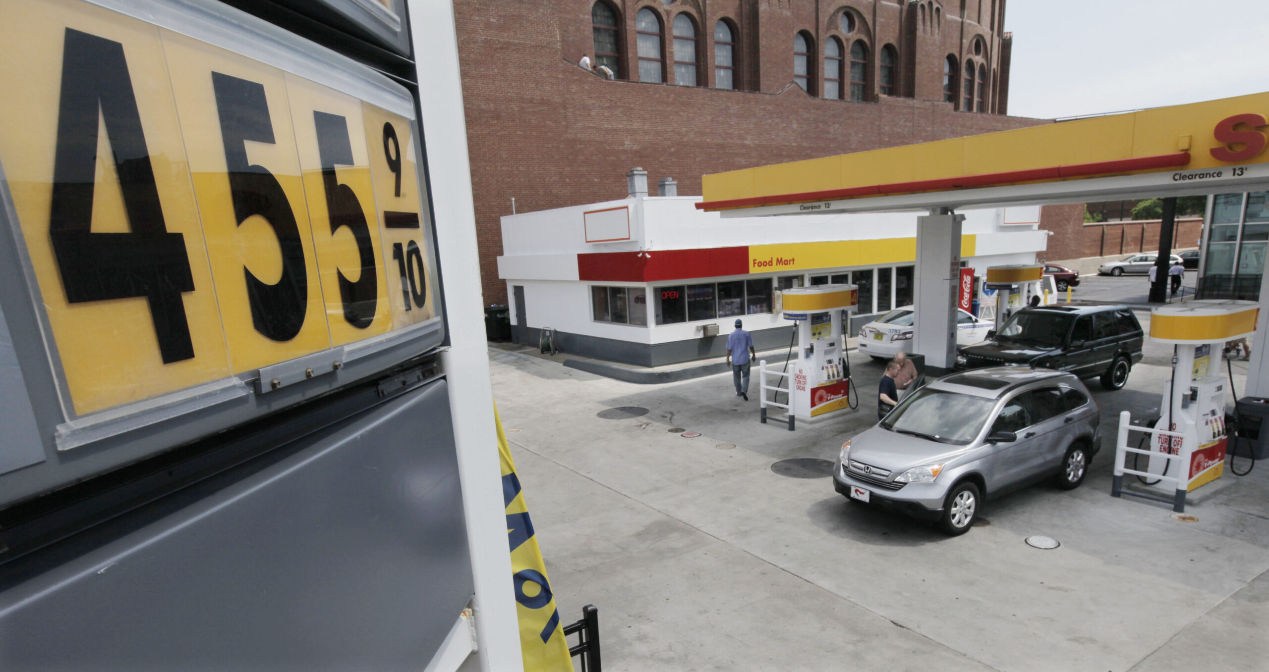 Oil hits 8-month low as Spain optimism fades