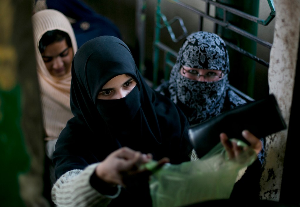 Pakistani board advises allowing wife beatings