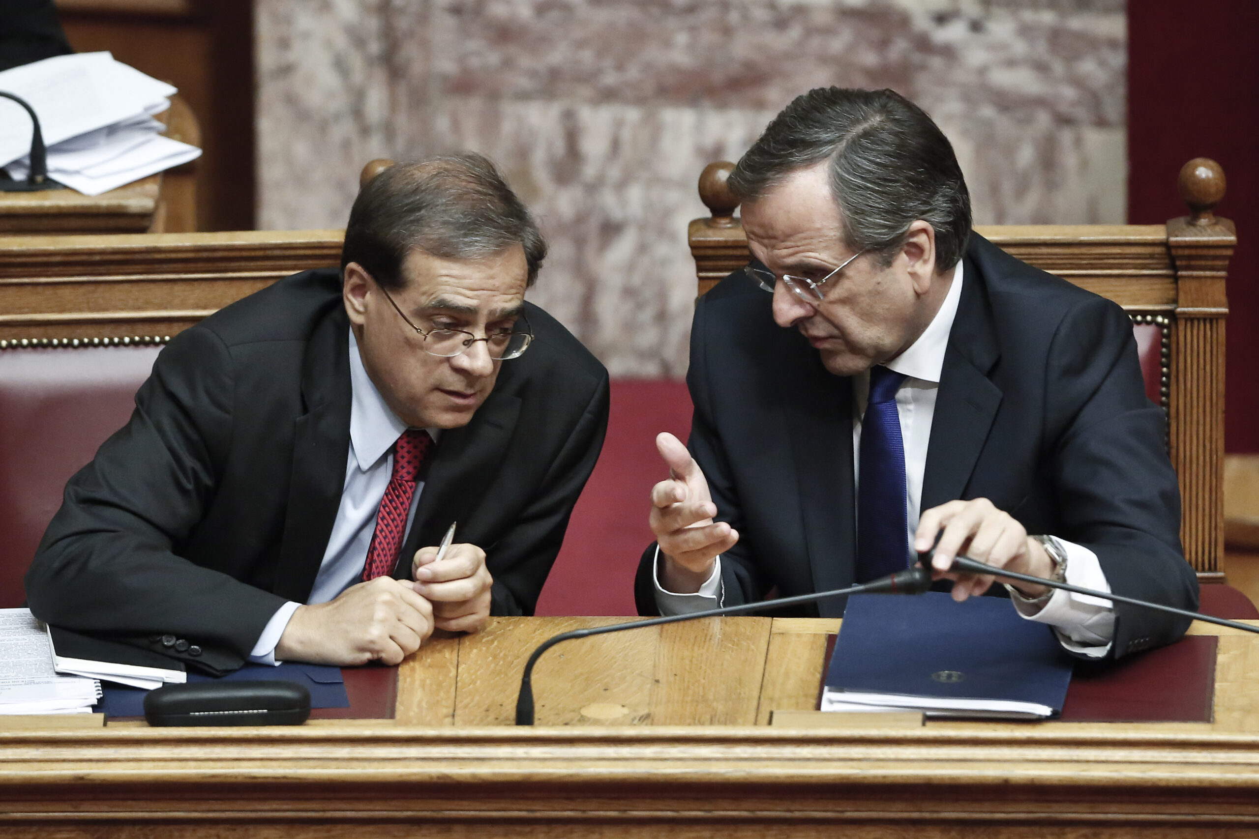Greek governing coalition wins confidence vote