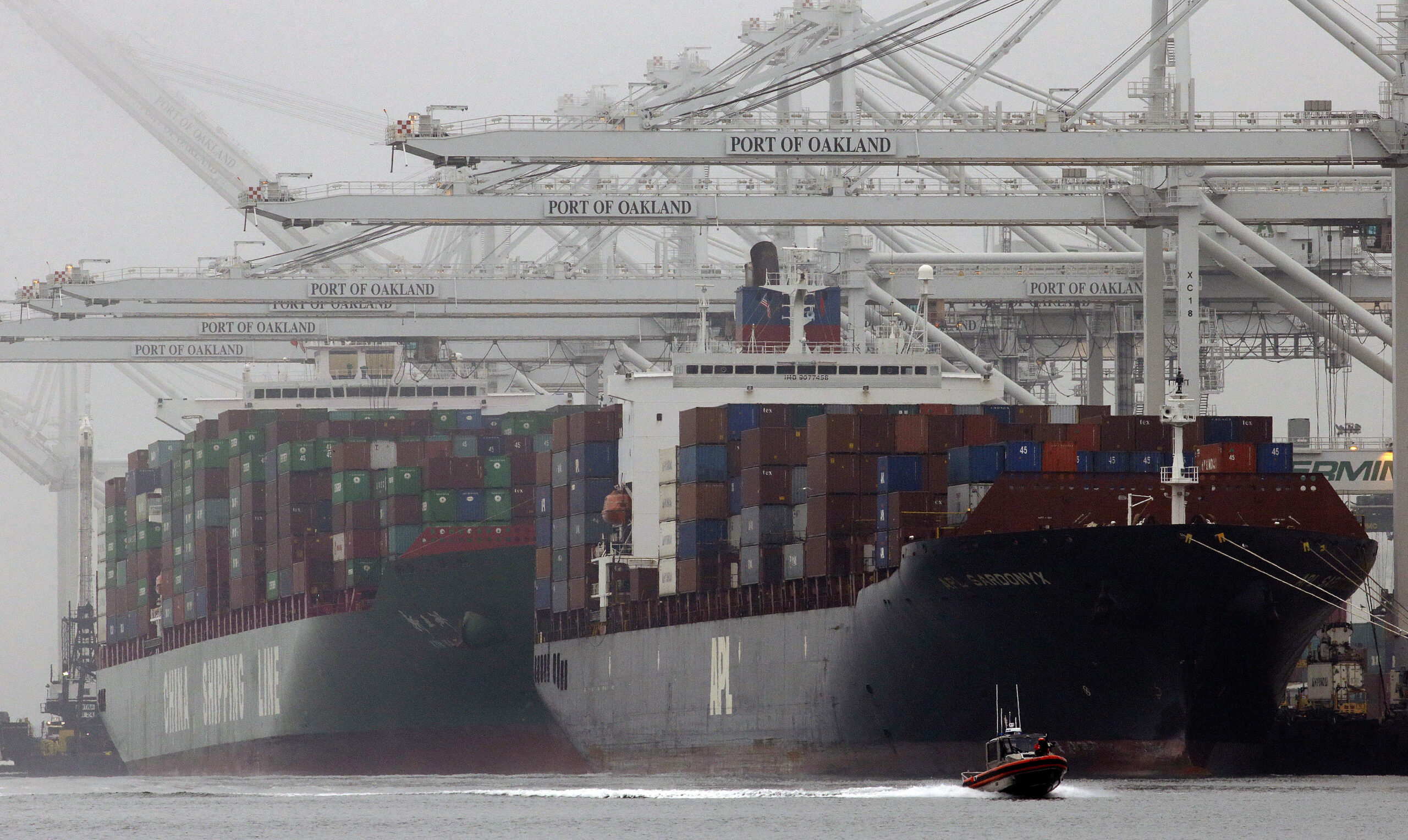 US trade deficit drops to $40.6 billion in October