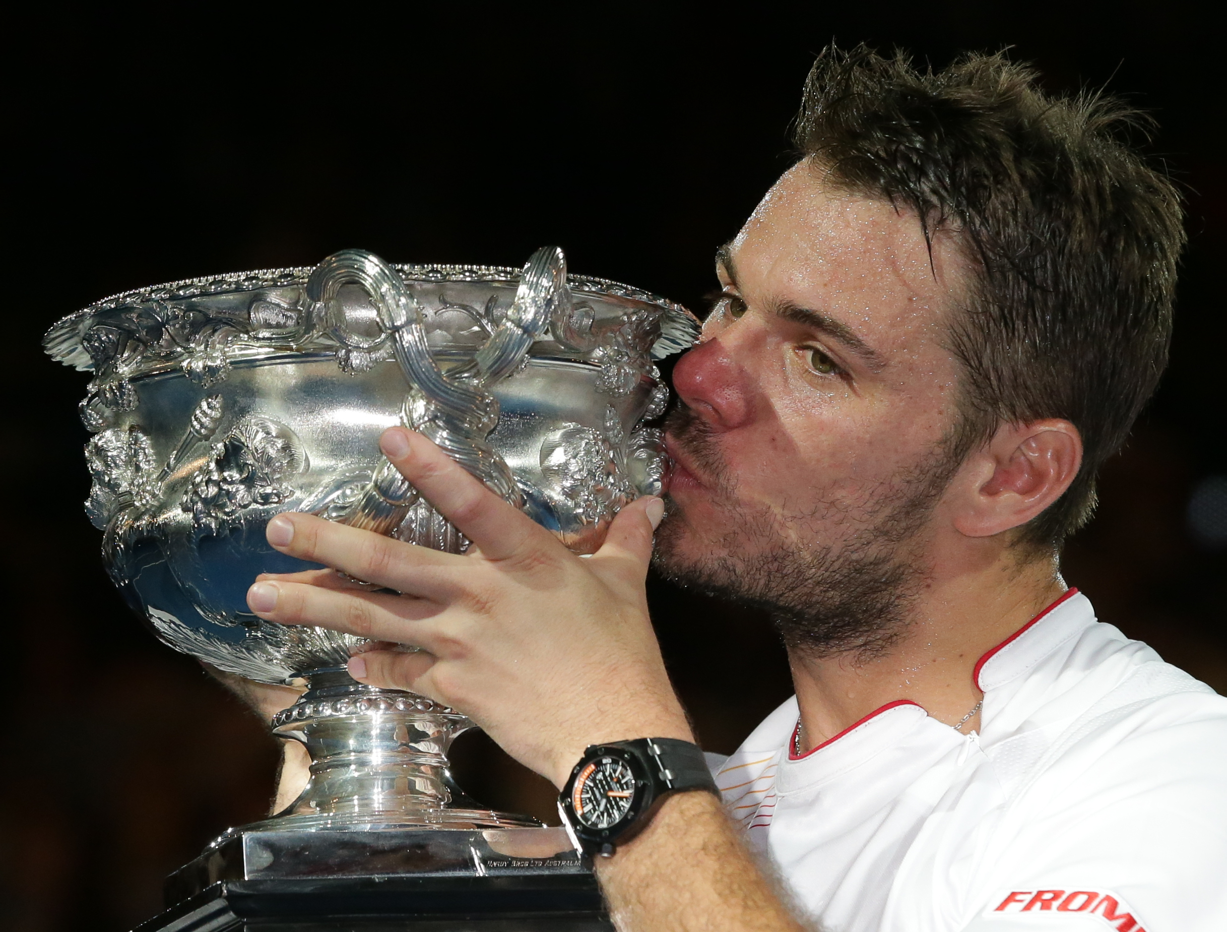Wawrinka wins Aussie Open final vs injured Nadal