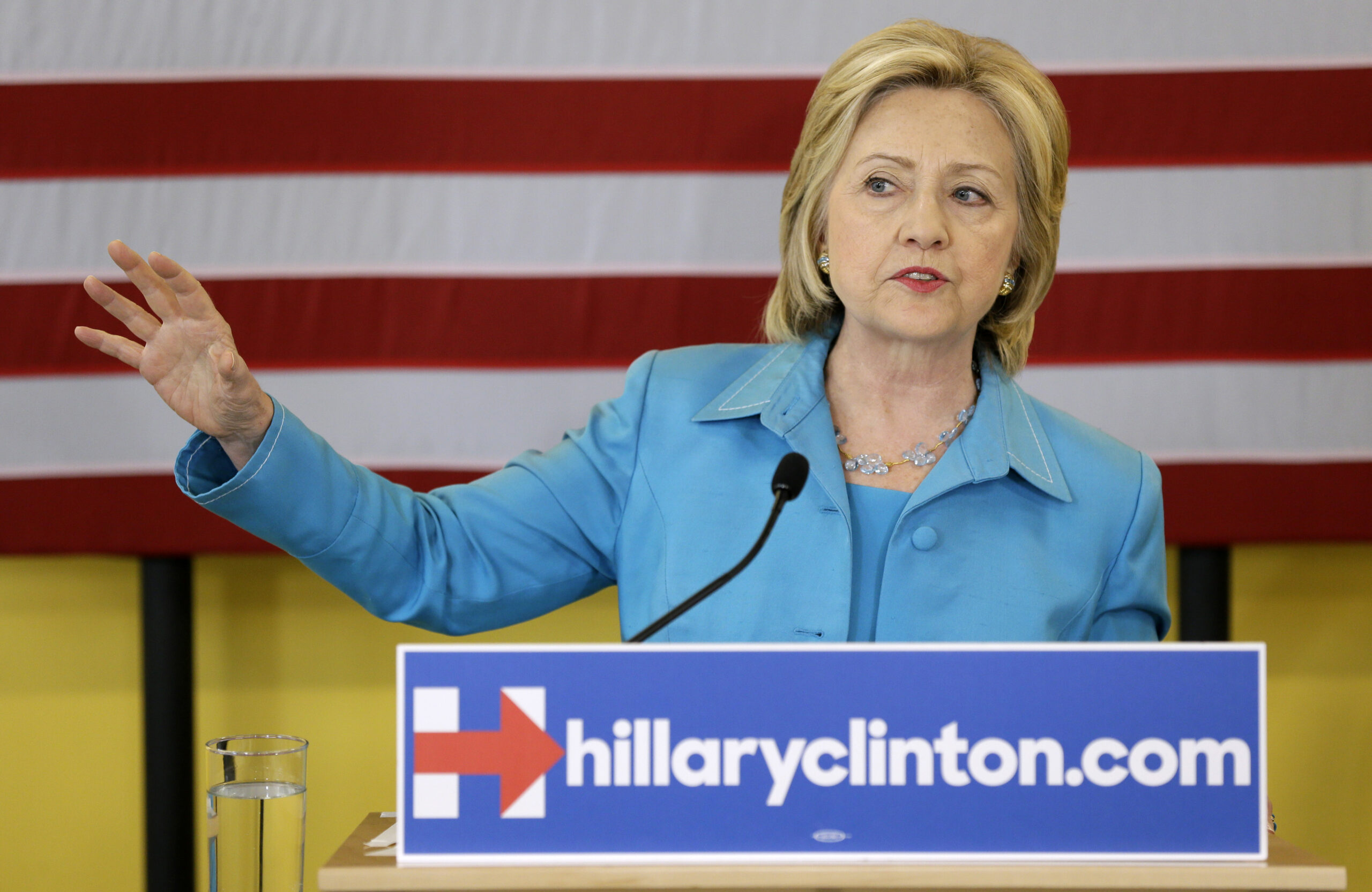 Hillary calls on 2016 field to denounce Huckabee