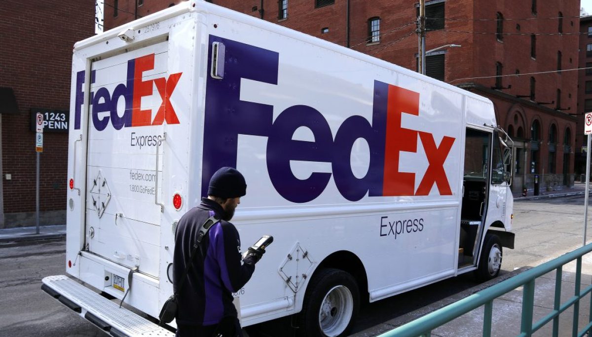 FedEx promises tariff refunds if administration gives back money