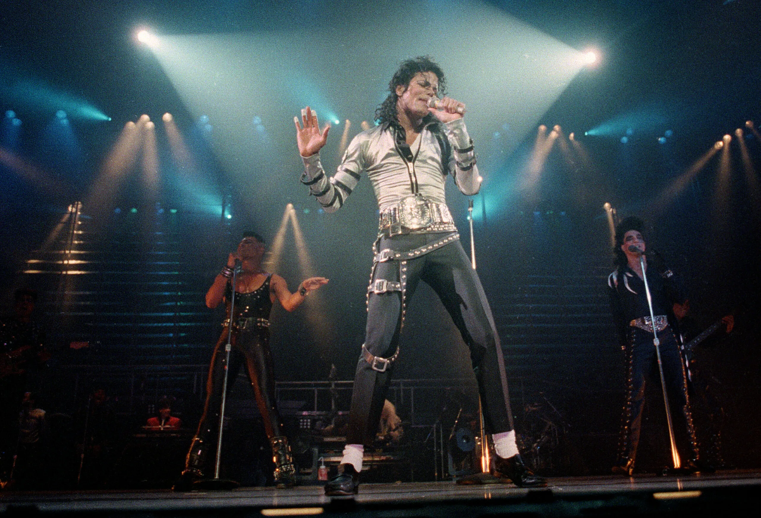 Feds teaching families how to do the moonwalk