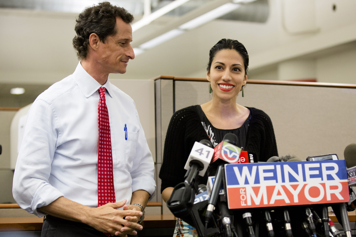 FBI backs off estimate that Huma Abedin sent ‘hundreds and thousands’ of Clinton emails to Weiner