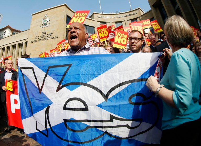 A Yes supporter crashes a Labour Better Together rally on Buchanan Street in Glasgow, Scotland, as the campaign ahead of the Scottish independence referendum intensifies, Thursday Sept. 11, 2014. The referendum on Scotland's independence takes place on September 18. (AP Photo/PA, Danny Lawson)  UNITED KINGDOM OUT  NO SALES  NO ARCHIVE