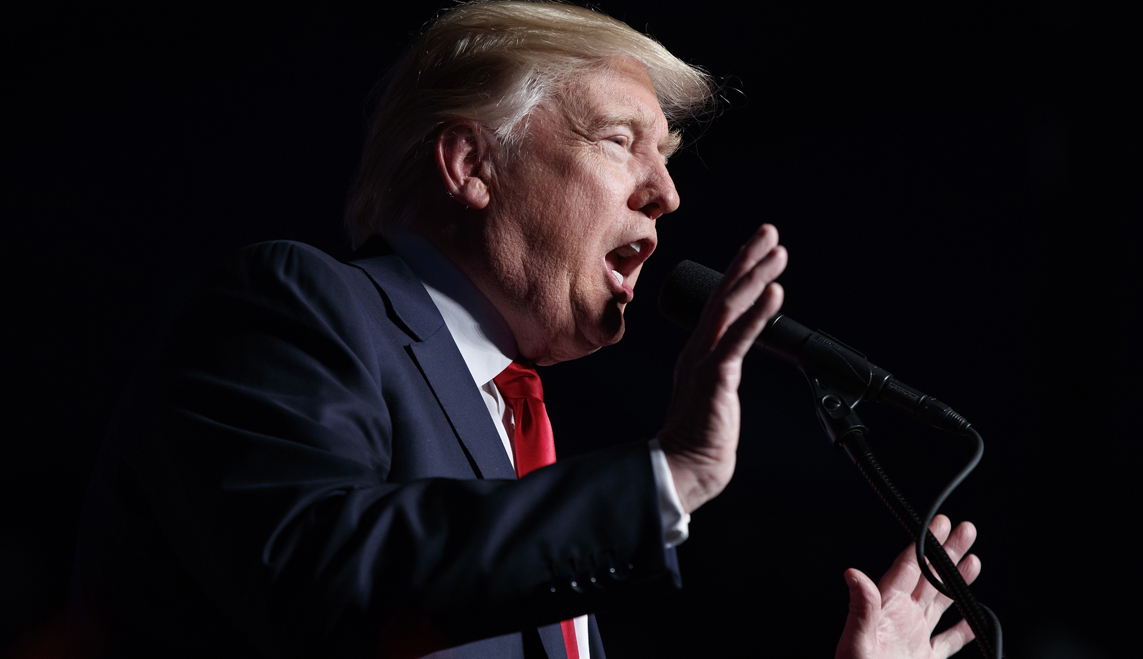 FBI warned Trump that Russia would try to infiltrate his 2016 presidential campaign: Report