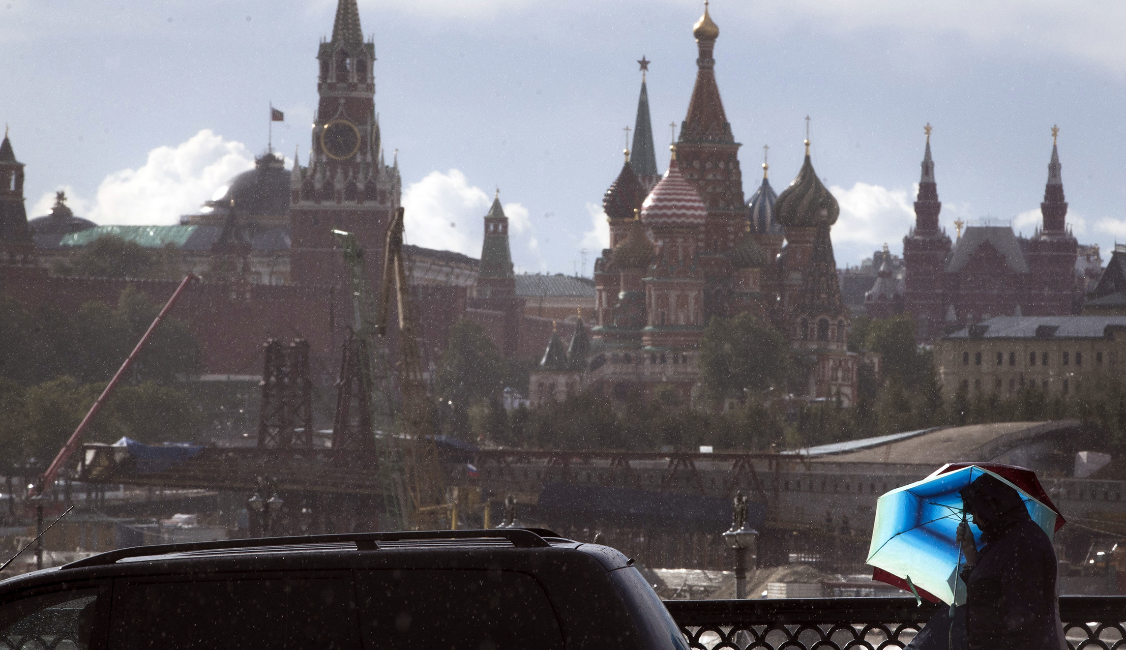 Senate advances bill that could sanction Russia over 2016 election