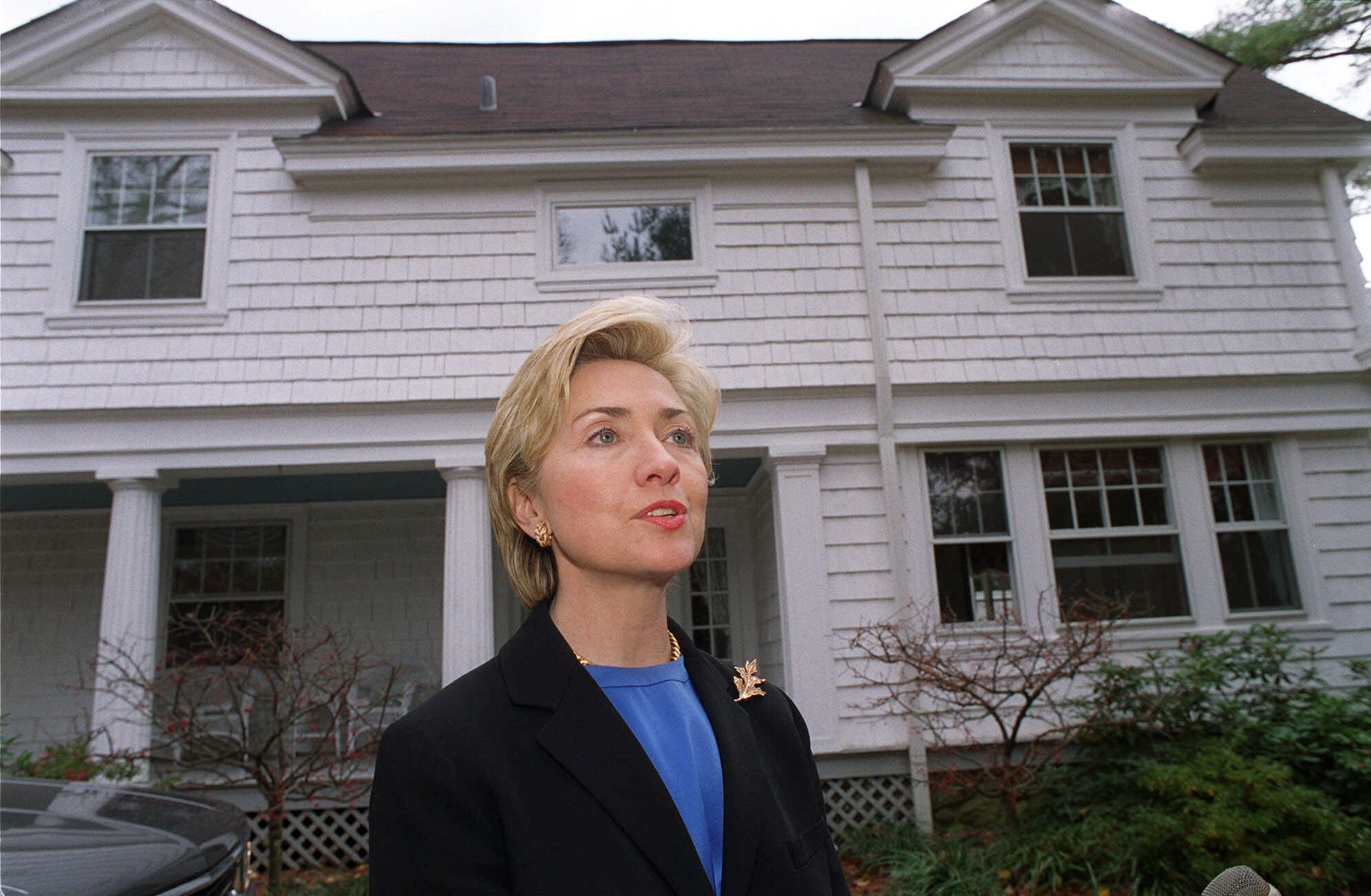 Clinton, aides told FBI conflicting stories about email use