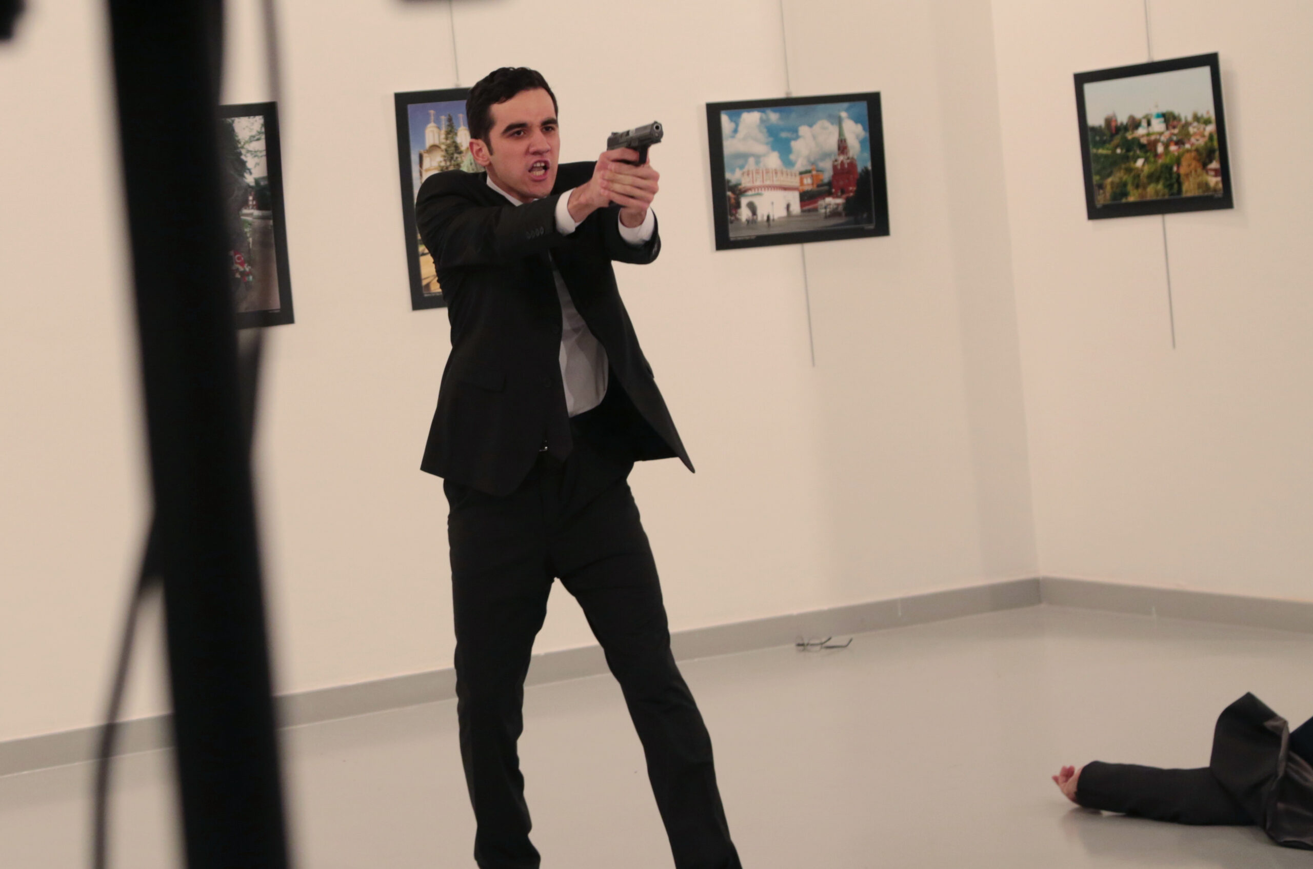 Photographer describes what he saw when Russian diplomat assassinated