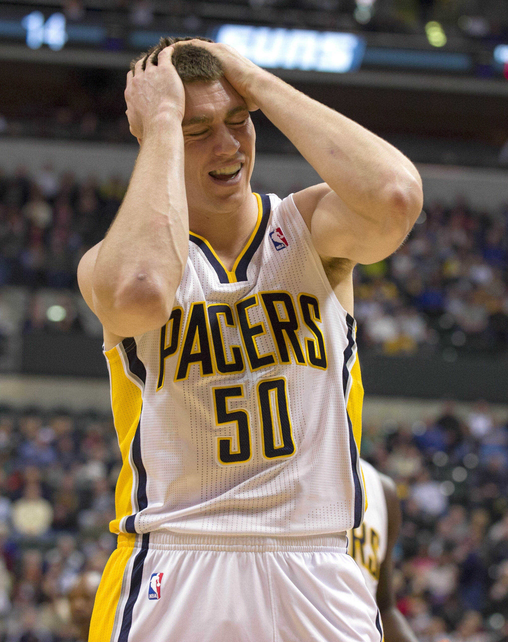Hill scores 22, lifts Pacers over Suns 97-91