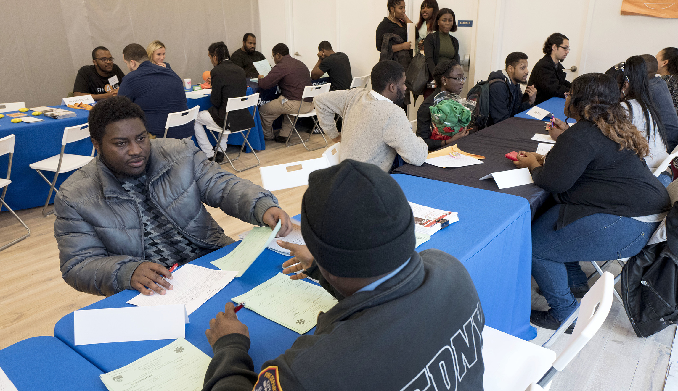 New jobless claims plunge to 238,000, fewest getting benefits in 28 years