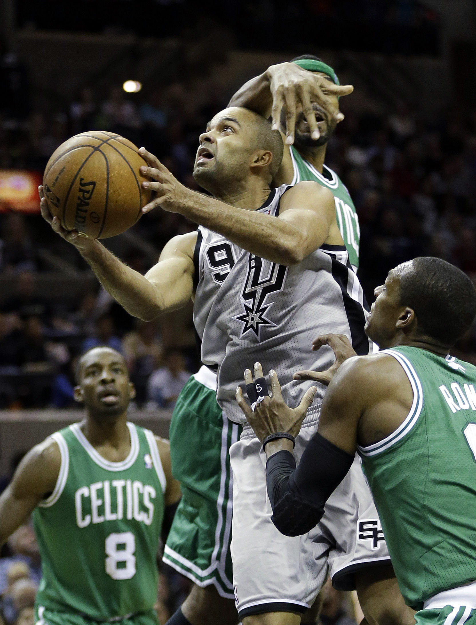 Parker leads Spurs past Celtics