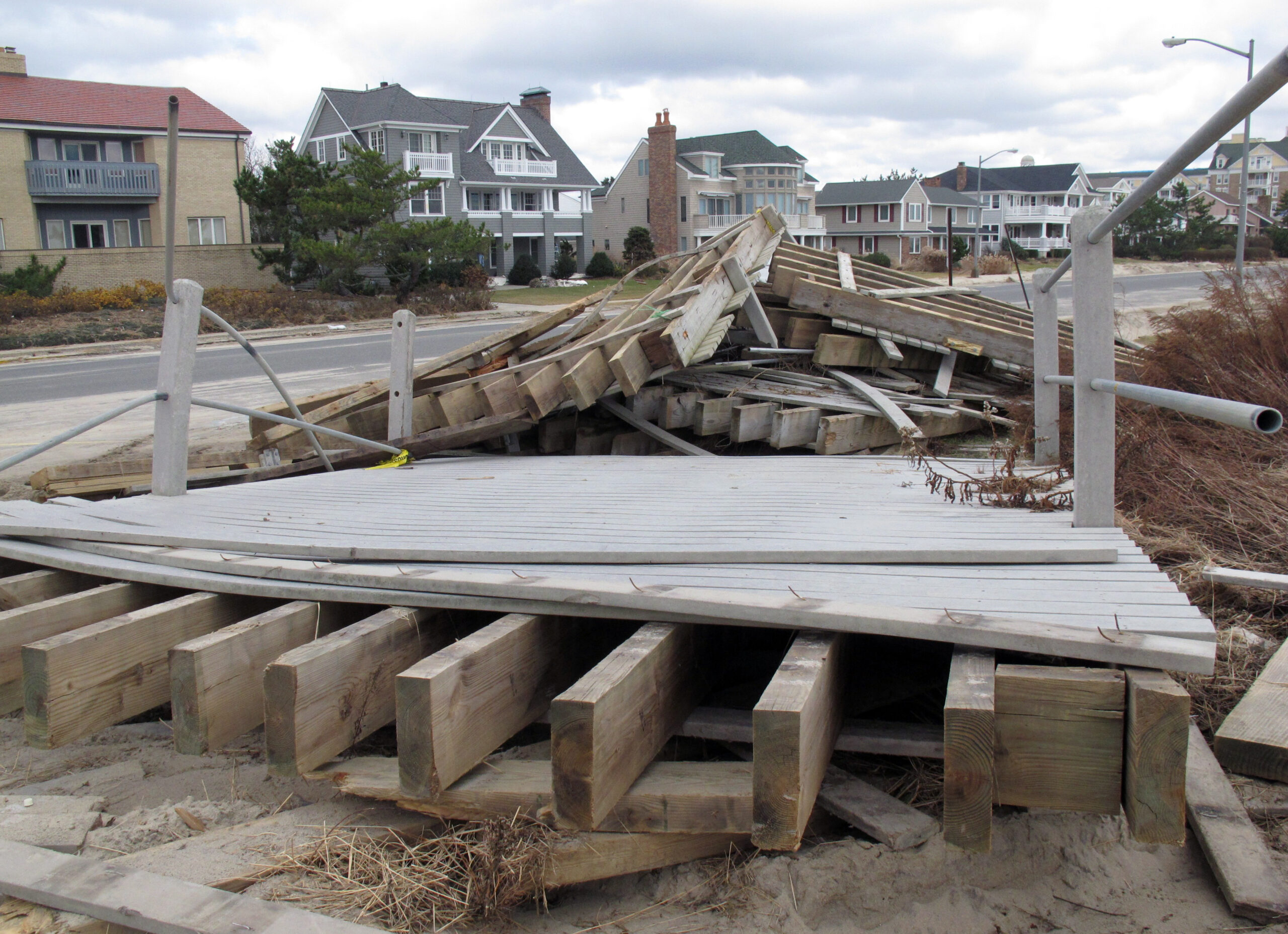 NY, NJ ponder new boardwalks without the boards