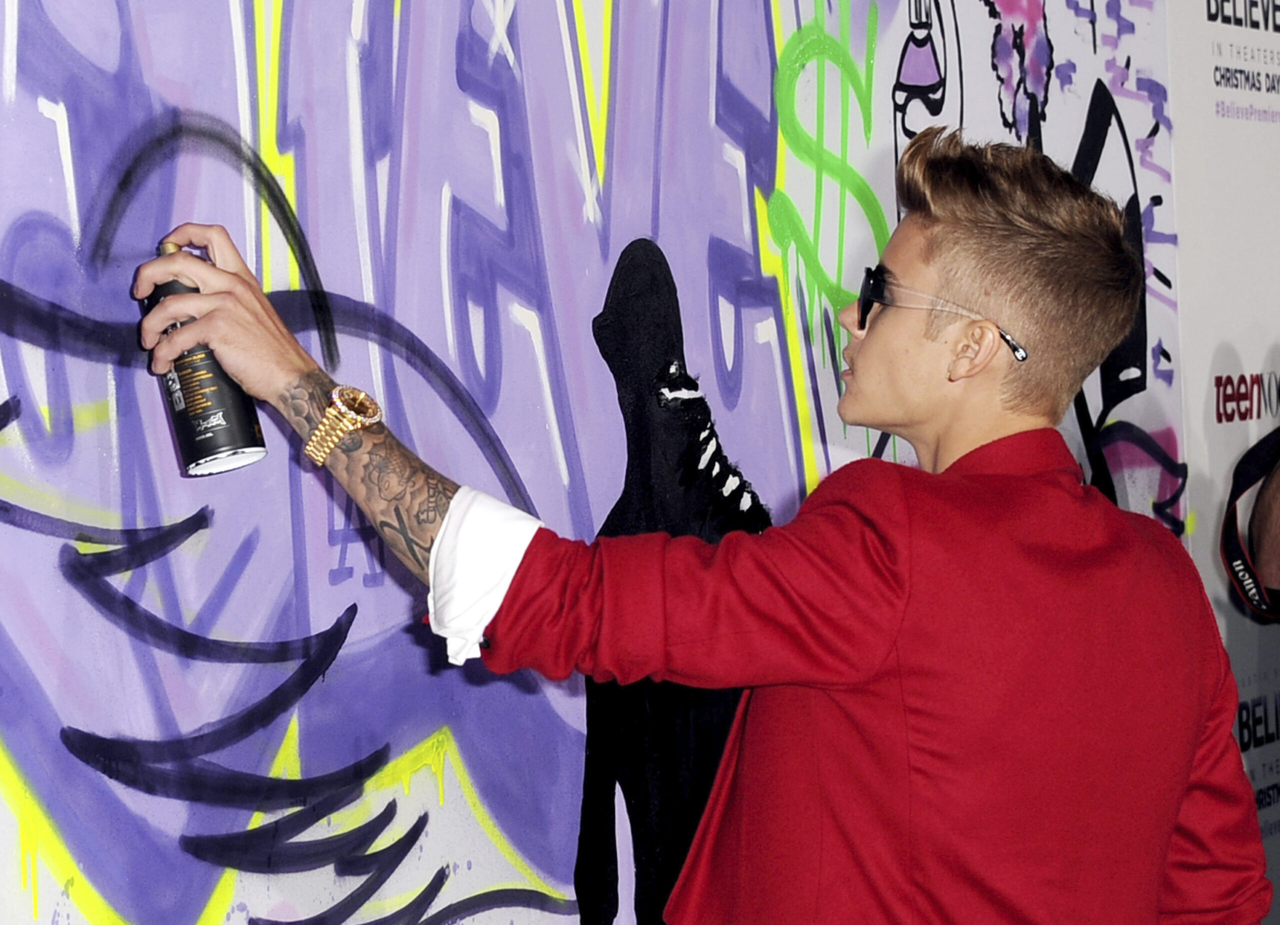 White House responds to ‘net neutrality’ petition, still silent on Justin Bieber, Edward Snowden