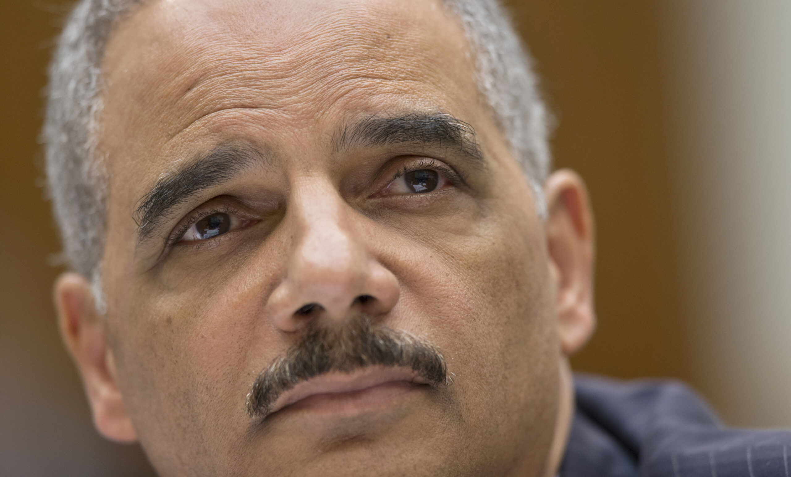 White House silent about Eric Holder approving Fox News probe