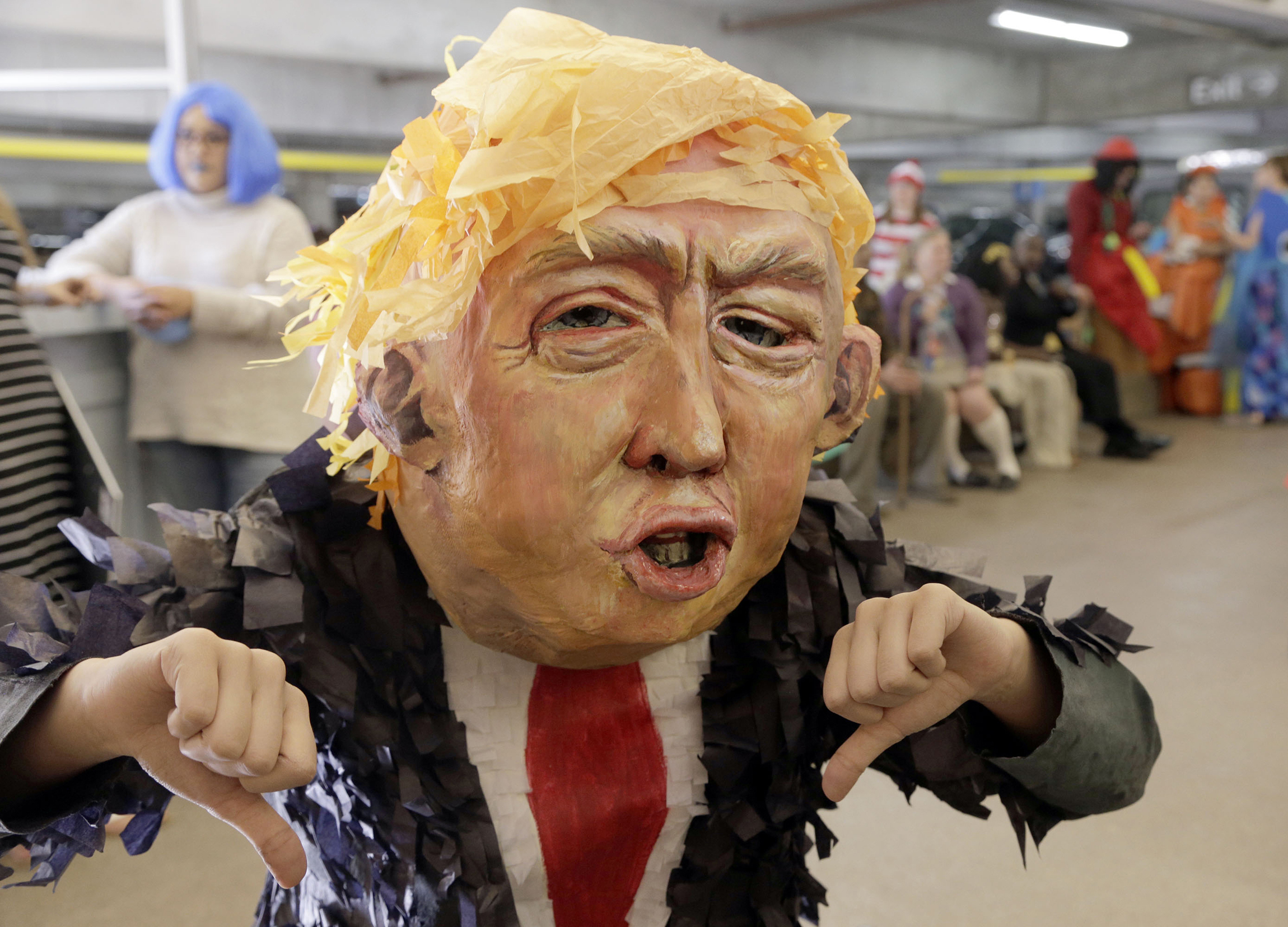 Poll: Americans pick lice, Nickelback over Donald Trump
