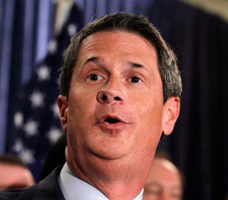 Health overhaul debate snags Senate pharmacy bill