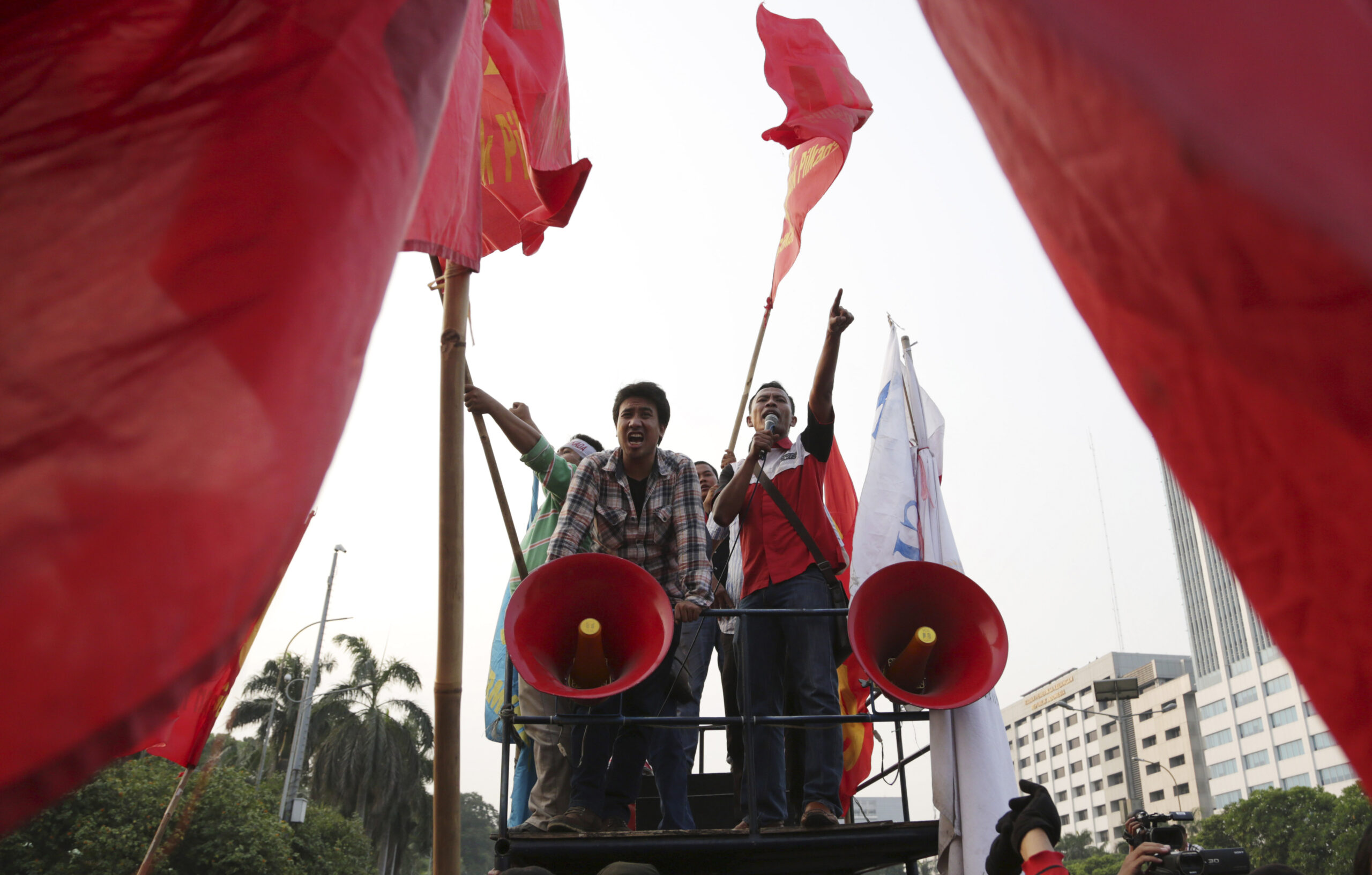 Indonesia votes to scrap direct elections