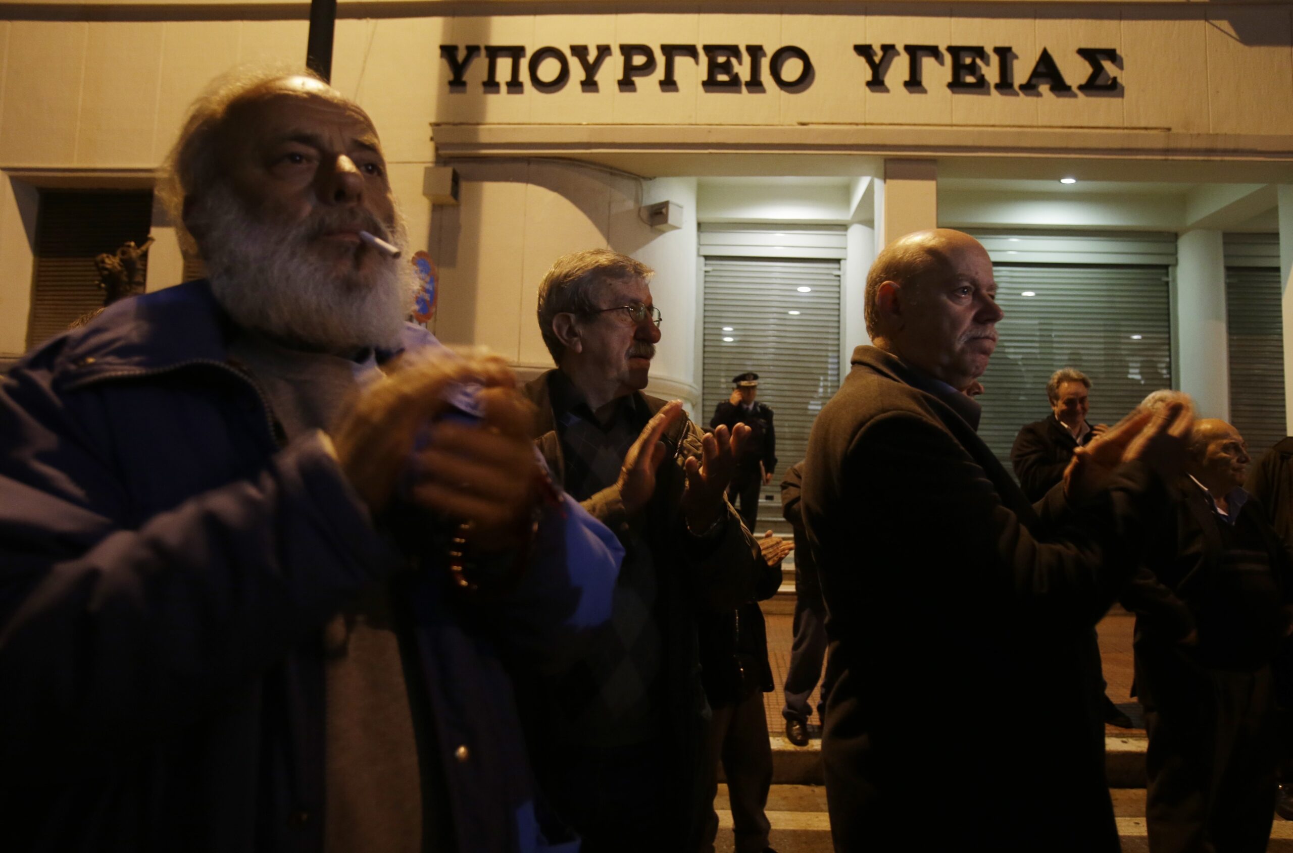 Greece: Protests as state clinics close for month