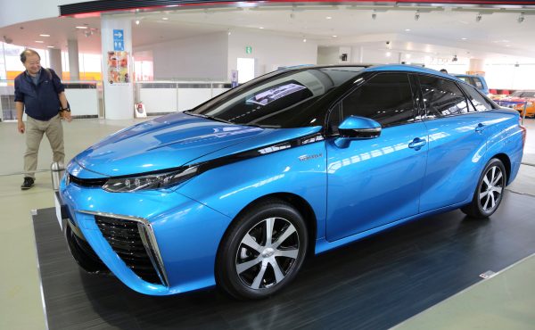After hybrid success, Toyota gambles on fuel cell