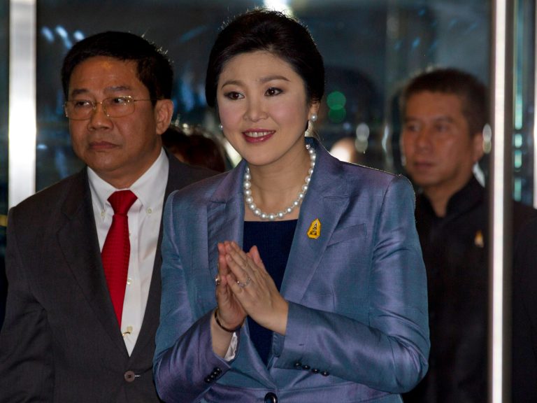 Thailand's Prime Minister Yingluck Shinawatra, center, arrives at the Constitutional Court in Bangkok, Thailand, Tuesday, May 6, 2014. Yingluck defended herself Tuesday against abuse of power allegations in a crucial court case that is one of several legal challenges which could remove her from office. She is accused of abusing her authority by transferring her National Security Council chief in 2011 to another position. (AP Photo/Sakchai Lalit)