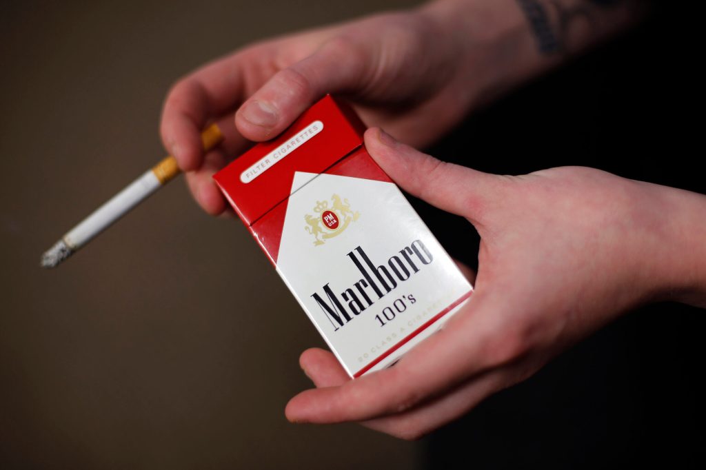 Democrats eye raising smoking age to 21