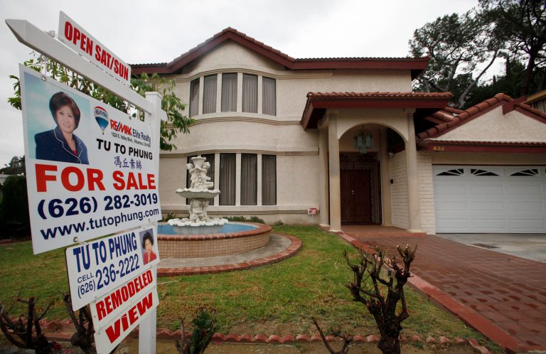   In this Thursday Nov. 8, 2012, photo, a house is shown 