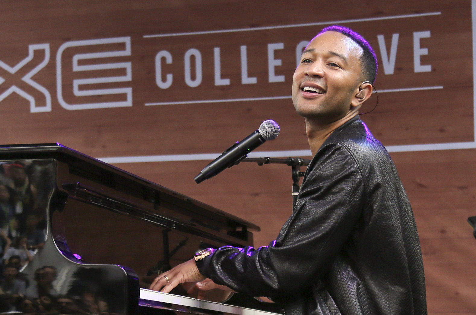John Legend quotes Taylor Swift to avoid Melania controversy