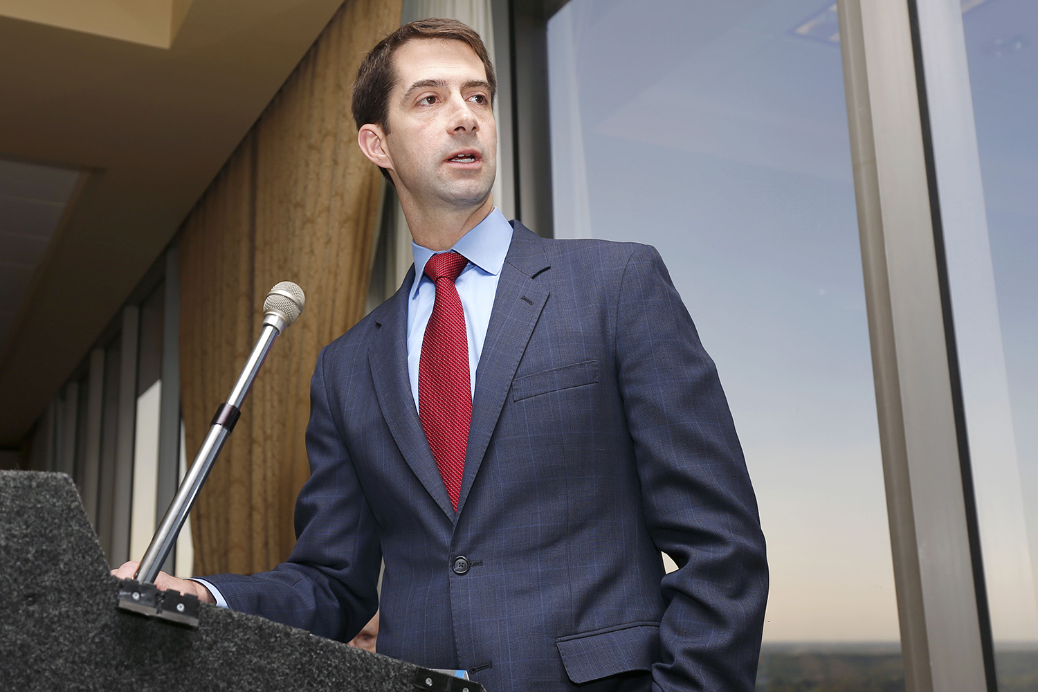 Cotton: Clinton staff may not pass security clearance