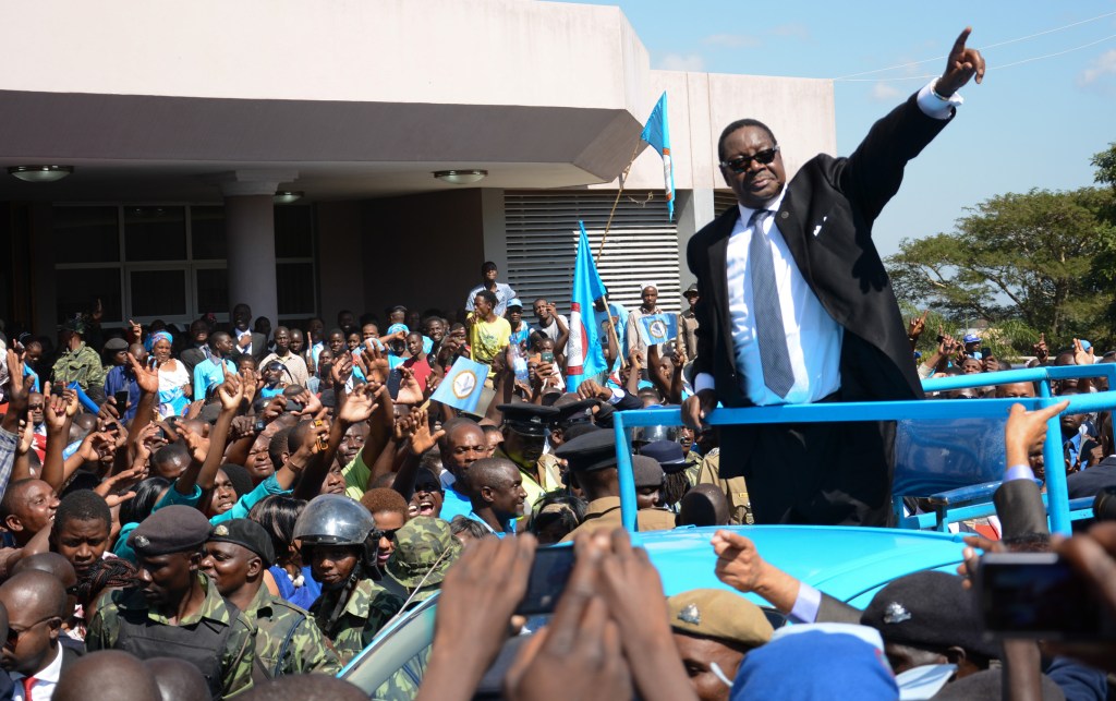 Malawi inaugurates new president
